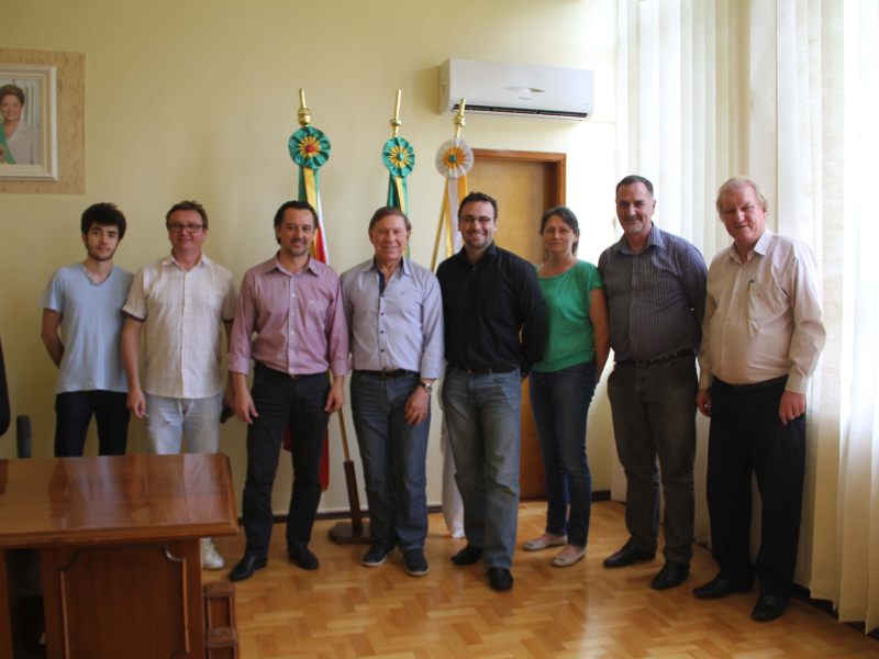 EXECUTIVO RENOVA CONTRATO DE TELEFONIA DA PREFEITURA